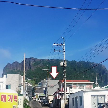 Seongsan Ilchulbong Pension Чеджу Екстериор снимка