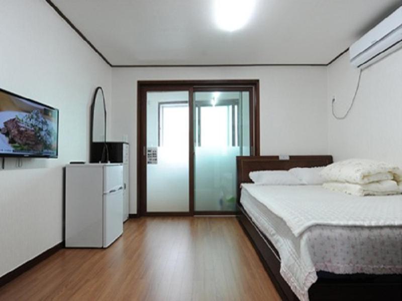 Seongsan Ilchulbong Pension Чеджу Екстериор снимка