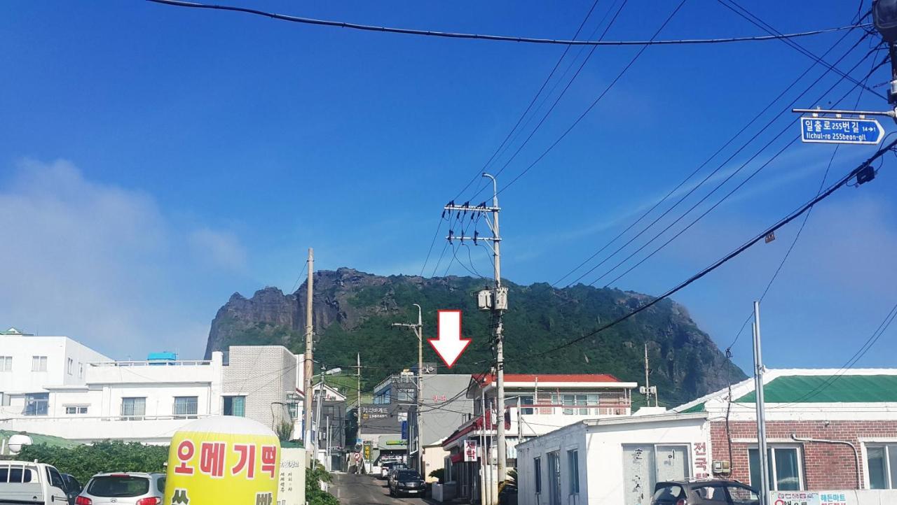 Seongsan Ilchulbong Pension Чеджу Екстериор снимка